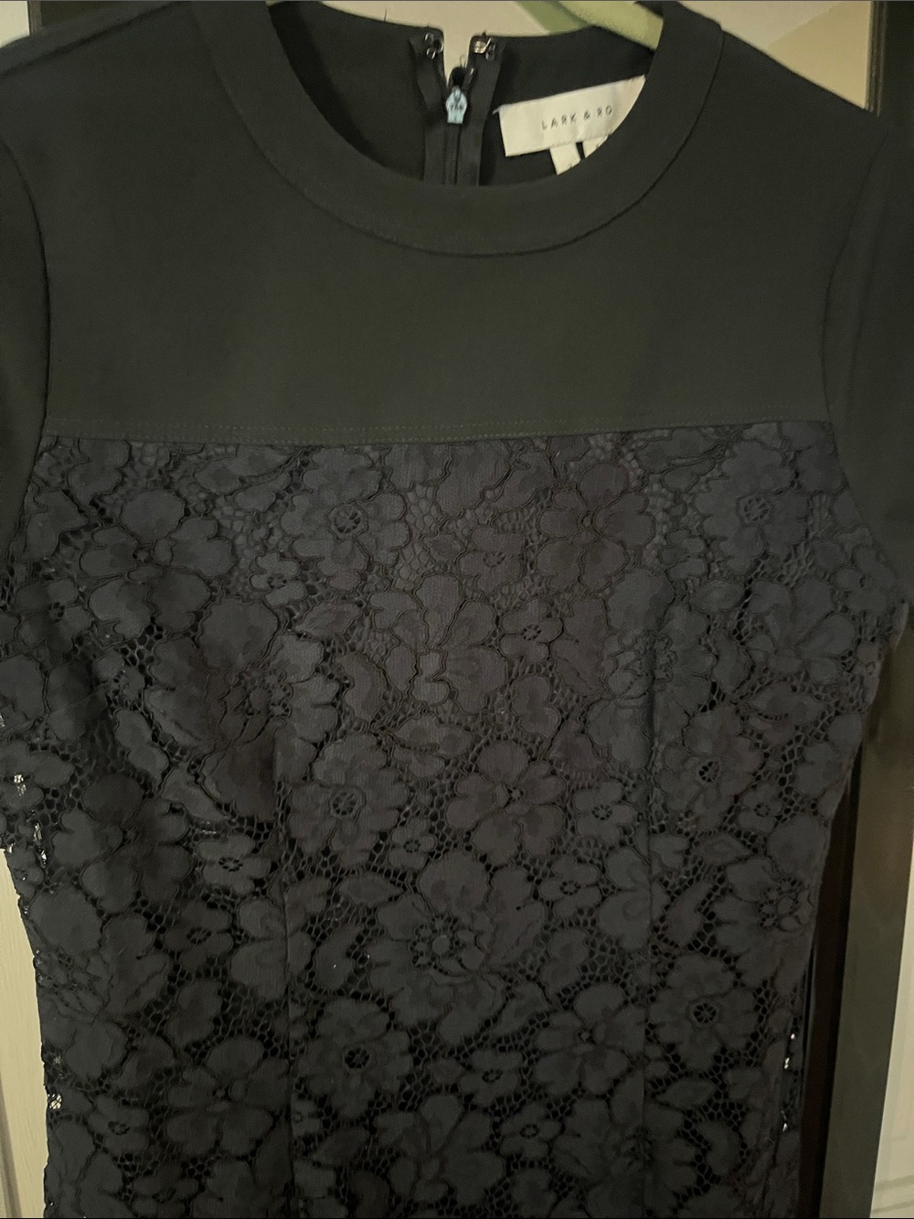 Black Lace Short-Sleeve Sheath Dress lark and ro size 2 - Picture 3 of 3